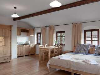 Отели типа «постель и завтрак» Villa Greta Свежава Семейный номер-5